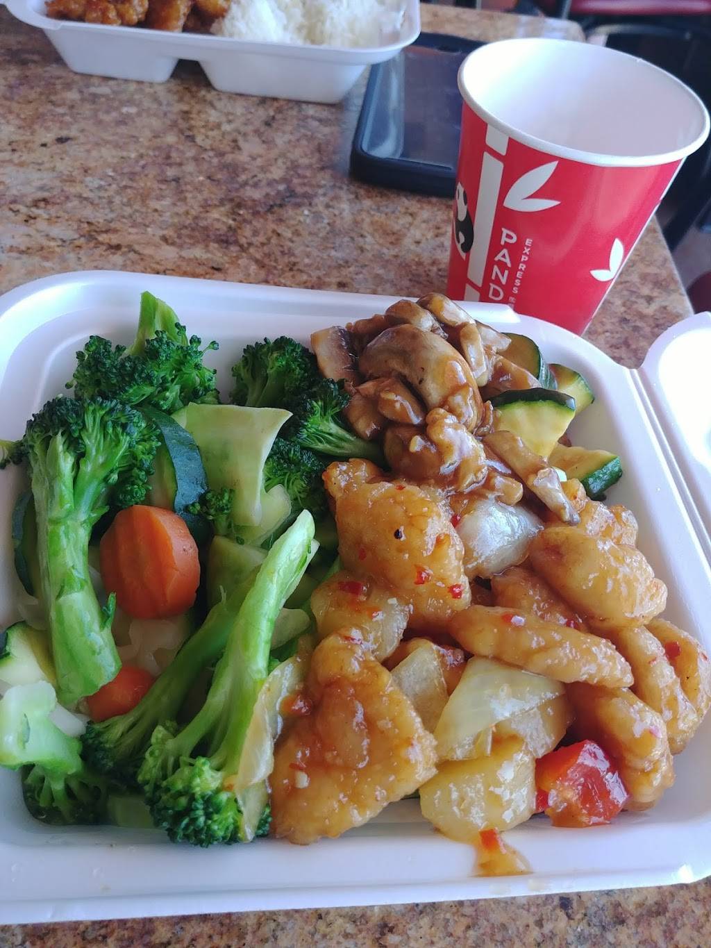 Panda Express | restaurant | 2399 N Hwy 67, Florissant, MO 63031, USA | 3148303654 OR +1 314-830-3654