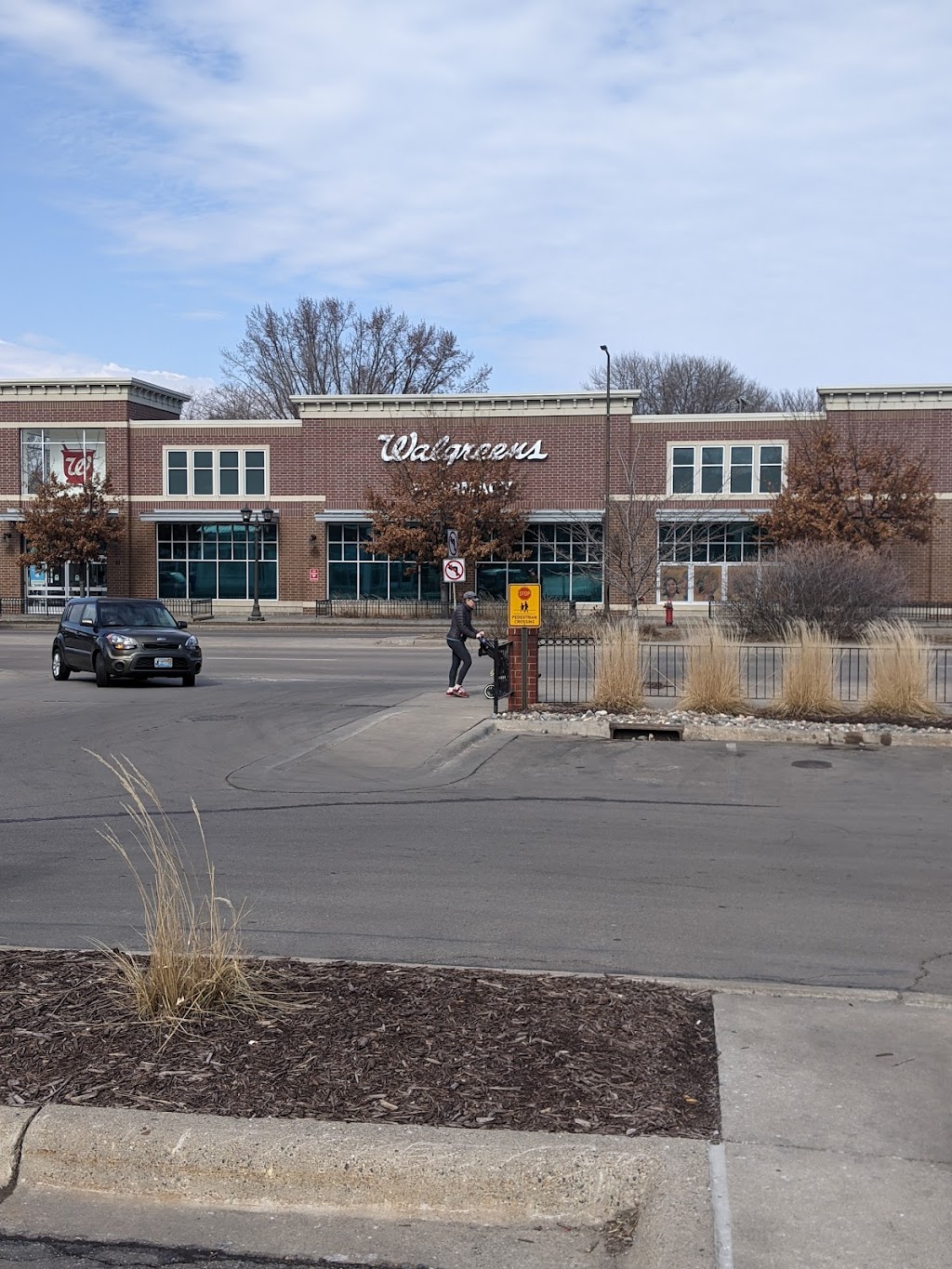 Starbucks | cafe | 2078 Ford Pkwy, St Paul, MN 55116, USA | 6516999409 OR +1 651-699-9409