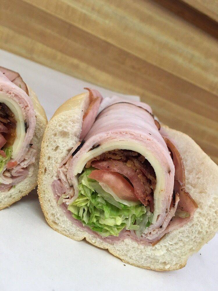 Casapullas North Steak & Sub | restaurant | 2707 Concord Pike, Wilmington, DE 19803, USA | 3024770221 OR +1 302-477-0221