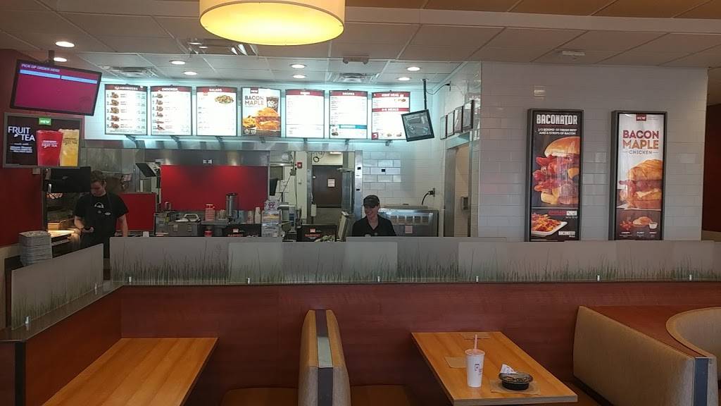 Wendys | restaurant | 570 Middle Country Rd, St James, NY 11780, USA | 6319792235 OR +1 631-979-2235
