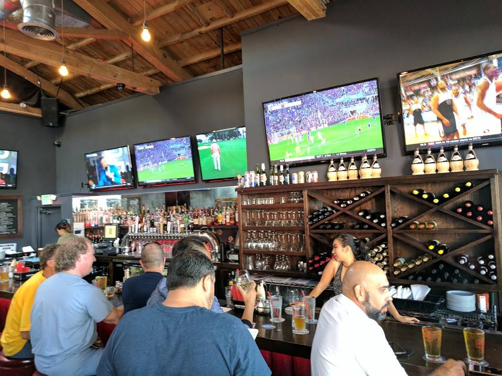 Roccos Tavern | restaurant | 44 W Green St, Pasadena, CA 91105, USA | 6267656810 OR +1 626-765-6810