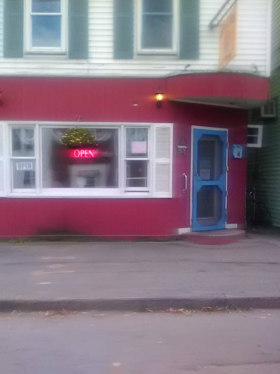 House of Pizza | restaurant | 1 Parsons St, Colebrook, NH 03576, USA | 6032375256 OR +1 603-237-5256