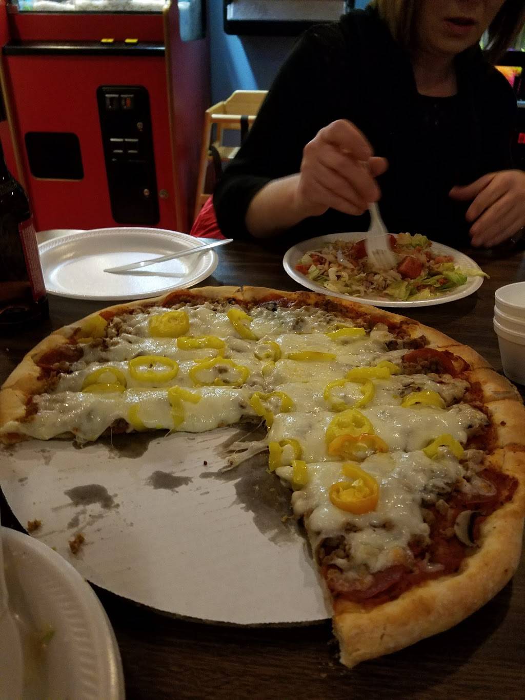 Eds Pizza Parlor | restaurant | Volunteeür, 1395 Volunteer Pkwy #4, Bristol, TN 37620, USA | 4236522999 OR +1 423-652-2999