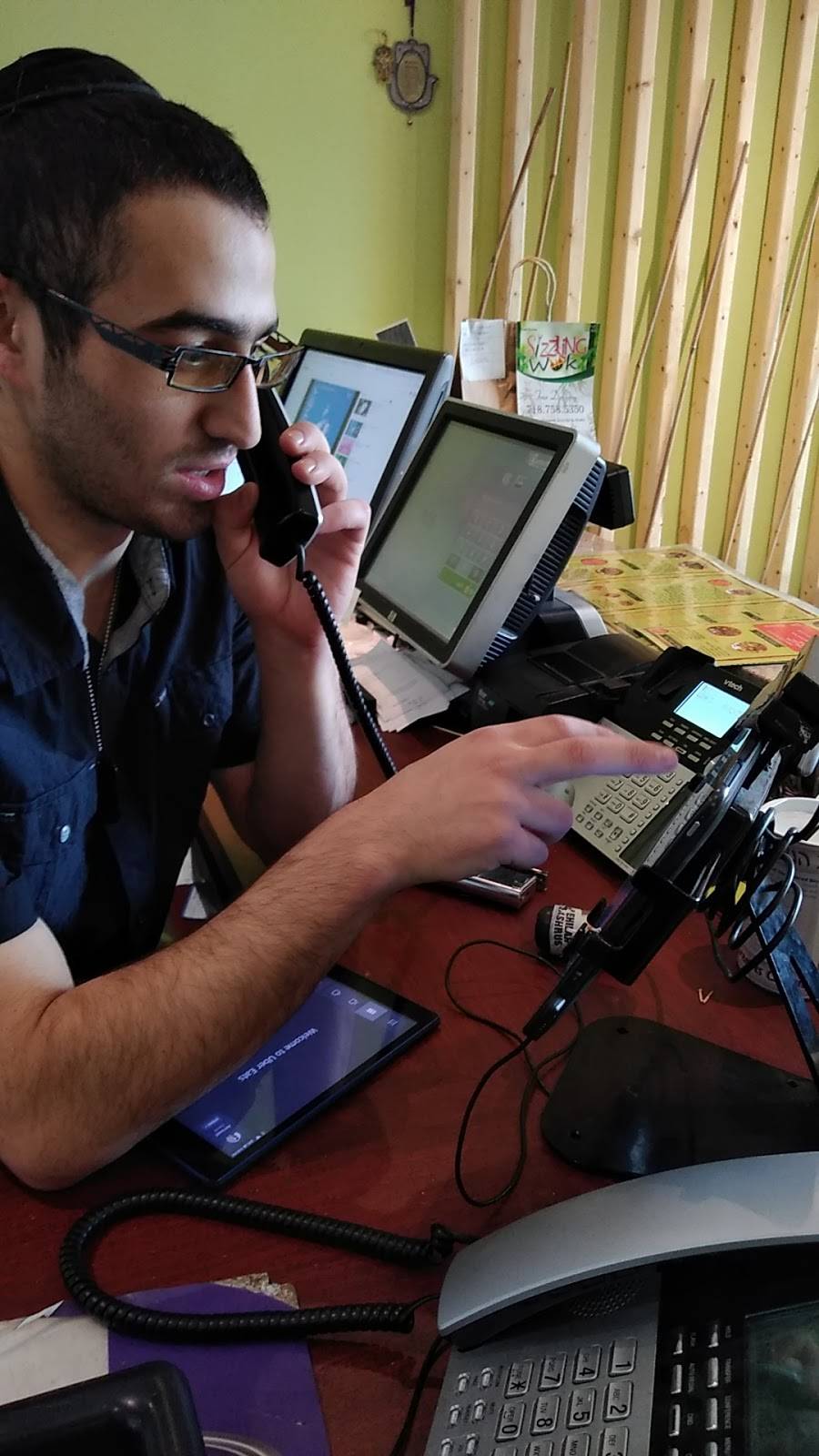 Sizzling Wok | restaurant | 2421 Coney Island Ave, Brooklyn, NY 11223, USA | 7187585350 OR +1 718-758-5350