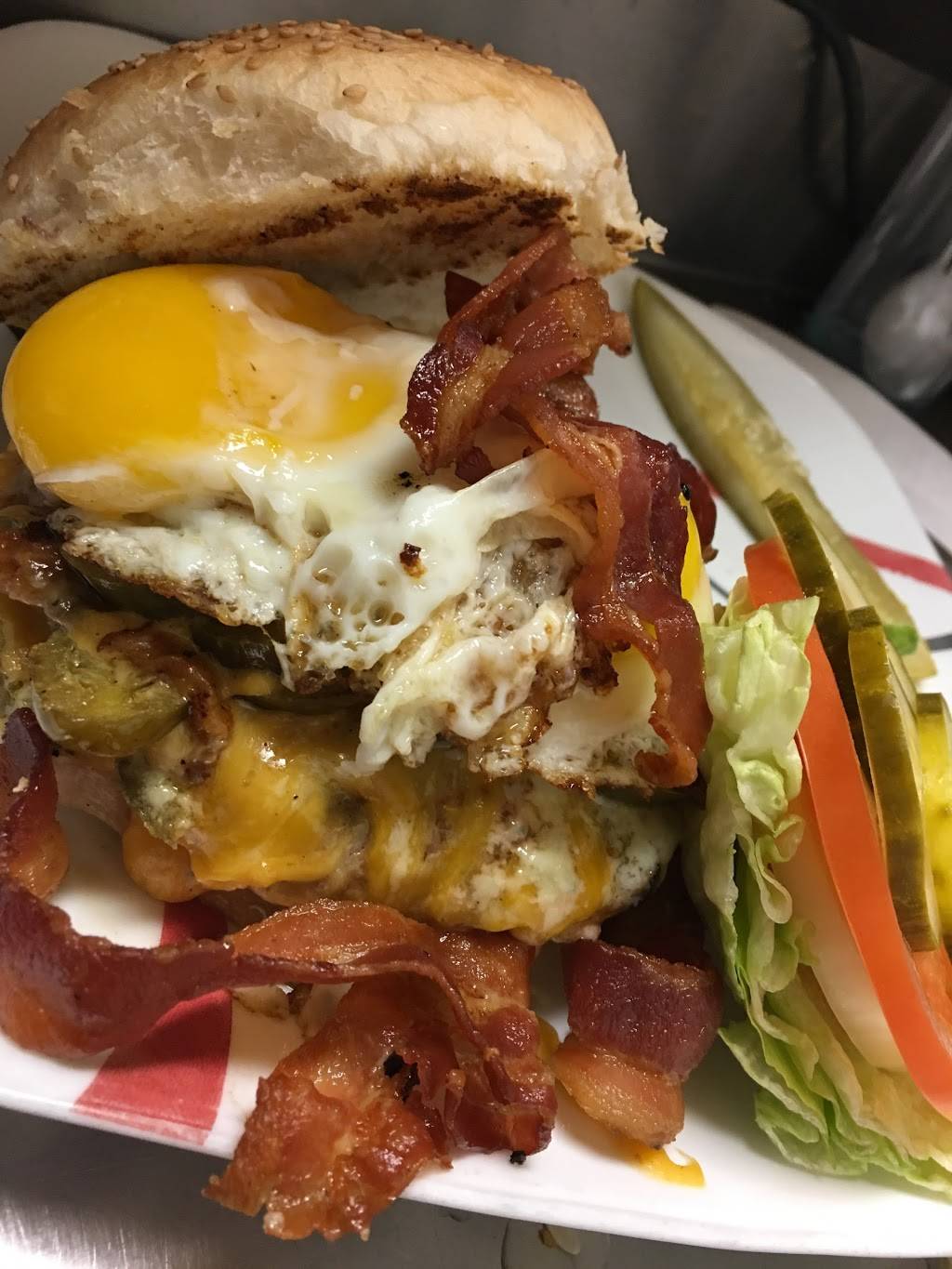 Wiseguys Bar & Grill | restaurant | 37208 Harper Ave, Clinton Twp, MI 48036, USA | 5869616510 OR +1 586-961-6510