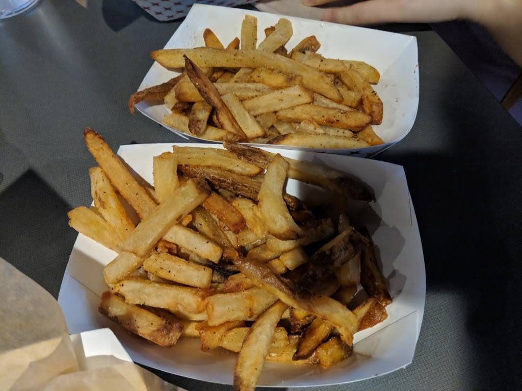 The Garage Burgers & Beer | restaurant | 2900 W Britton Rd, Oklahoma City, OK 73120, USA | 4052545757 OR +1 405-254-5757