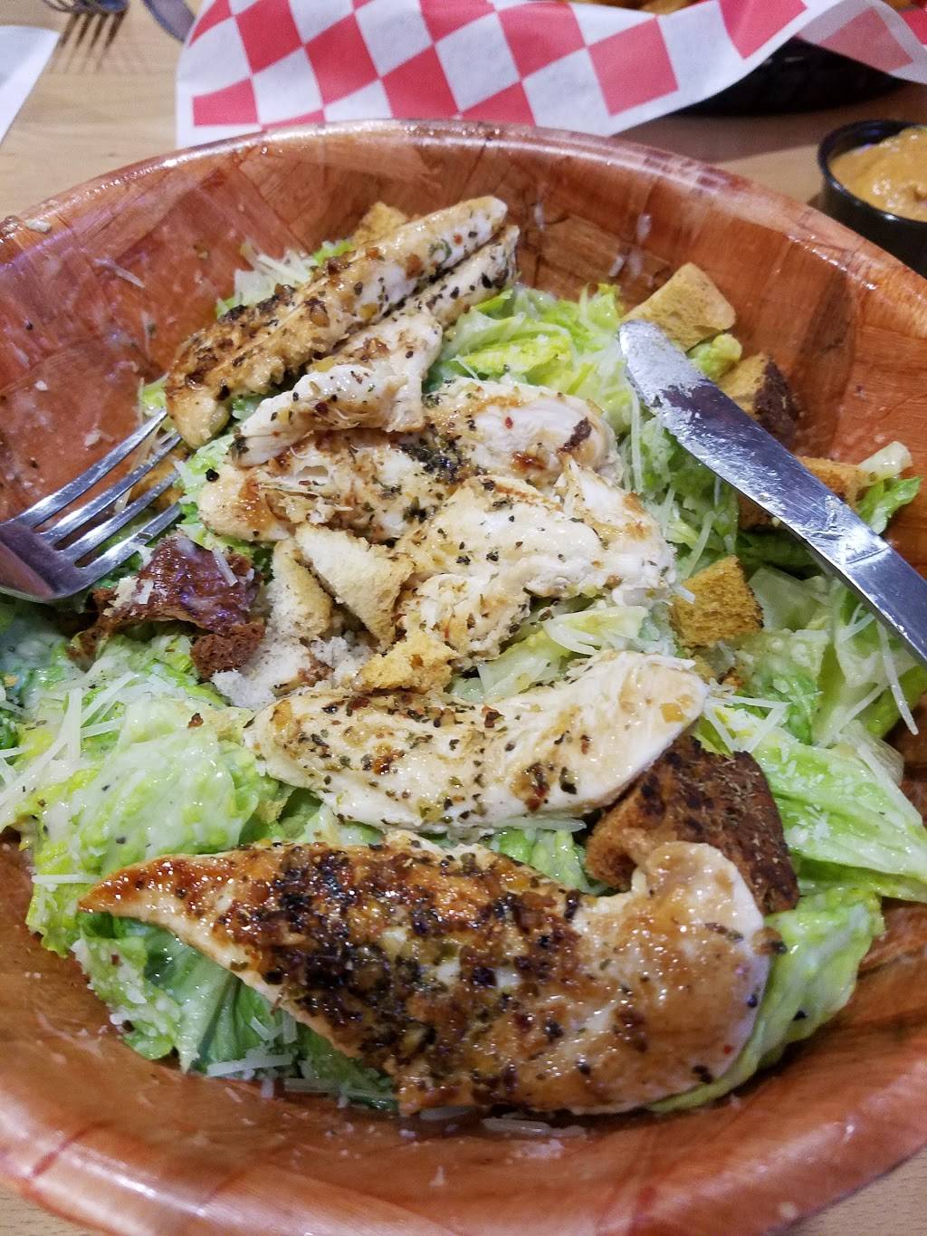 Patriots Grill | restaurant | 7313 Main St, Gloucester, VA 23061, USA | 8048249703 OR +1 804-824-9703