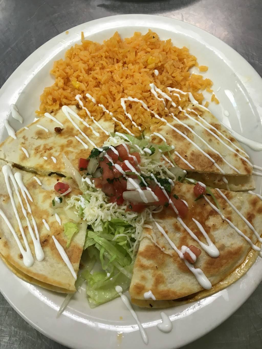 El Nuevo San Juan | restaurant | B, 1648, 2423 N Herritage St, Kinston, NC 28501, USA | 2525272519 OR +1 252-527-2519