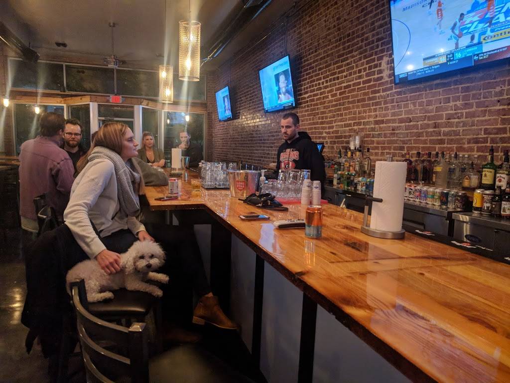 Uncle Ernies Pub N Grub | restaurant | 235 W Washington St, Athens, GA 30601, USA | 7068508990 OR +1 706-850-8990