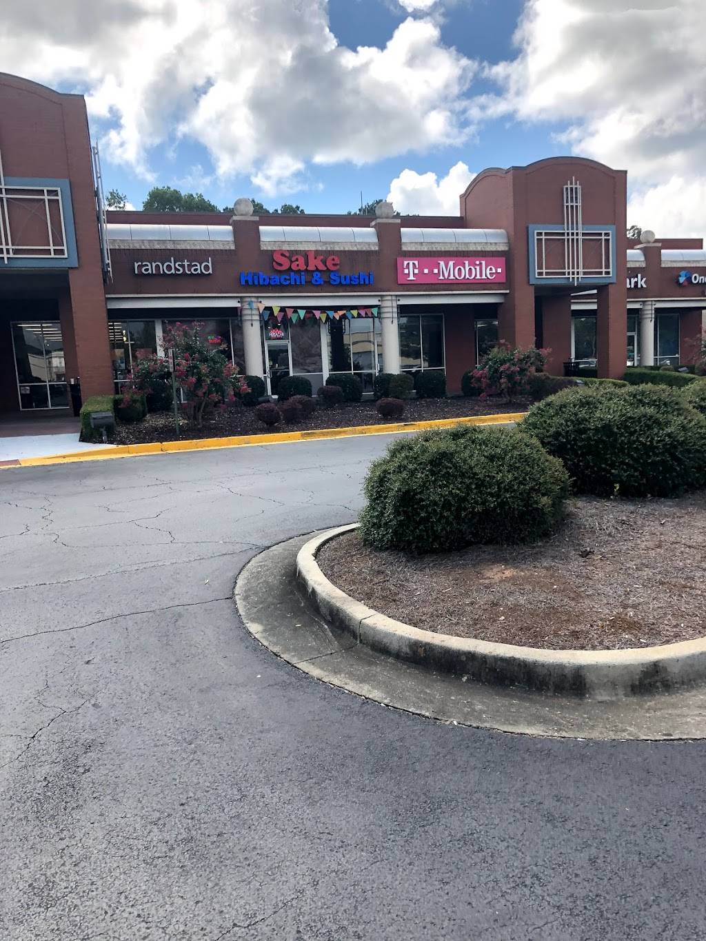 Sake Hibachi & Sushi | restaurant | 209 Tom Hill Sr Blvd, Macon, GA 31210, USA | 4782548100 OR +1 478-254-8100