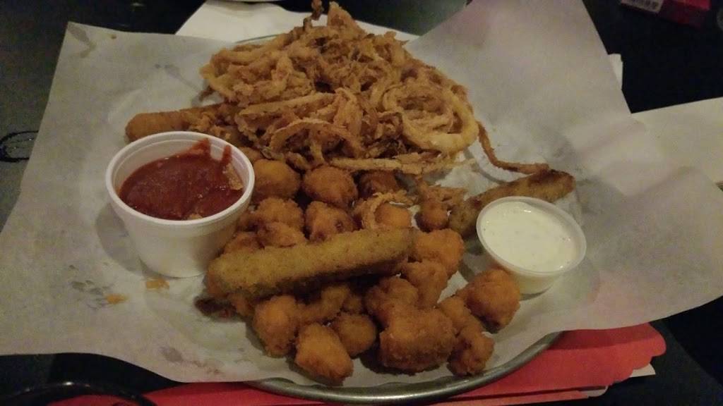 East Side Eddies Neighborhood Bar & Grill | restaurant | 3517 E 26th St, Des Moines, IA 50317, USA | 5157773401 OR +1 515-777-3401