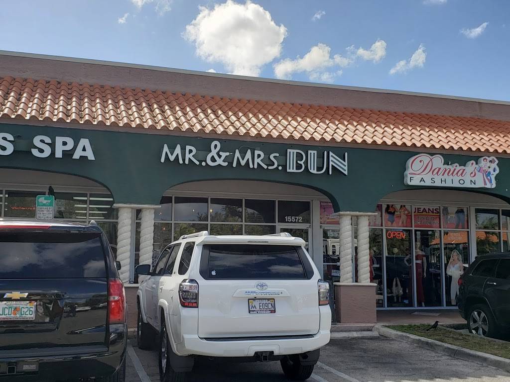Mr. & Mrs.Bun | restaurant | 15572 Sunset Dr, Miami, FL 33193, USA | 7867176244 OR +1 786-717-6244
