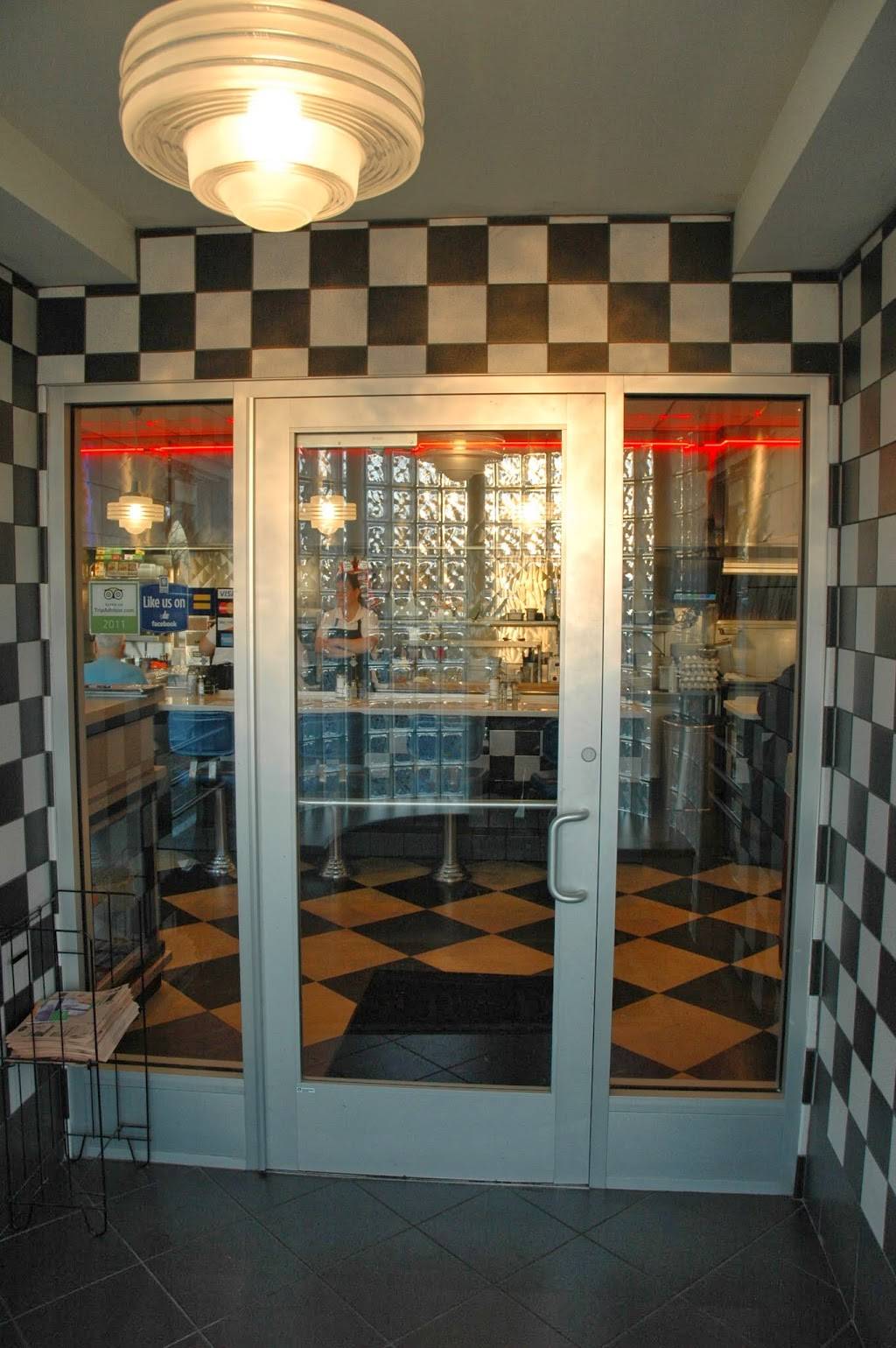 Honey Bee Diner | restaurant | 7346 Ritchie Hwy, Glen Burnie, MD 21061, USA | 4107610477 OR +1 410-761-0477