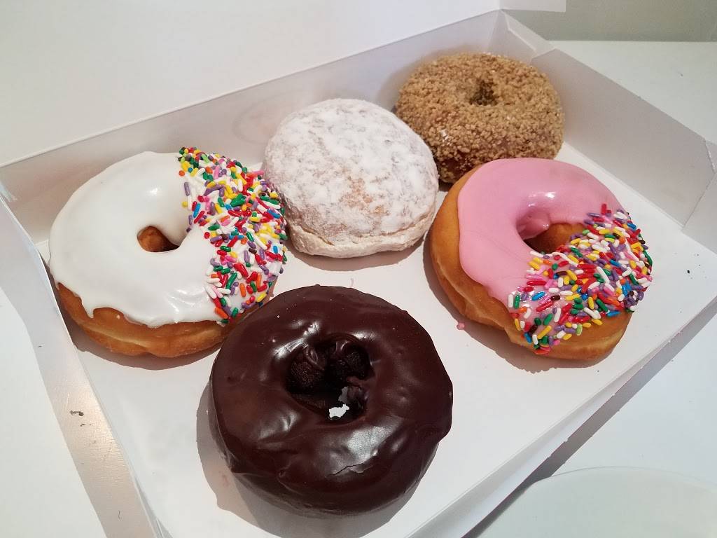 Honey Dew Donuts | bakery | 470 Meridian St, East Boston, MA 02128, USA | 7813978200 OR +1 781-397-8200