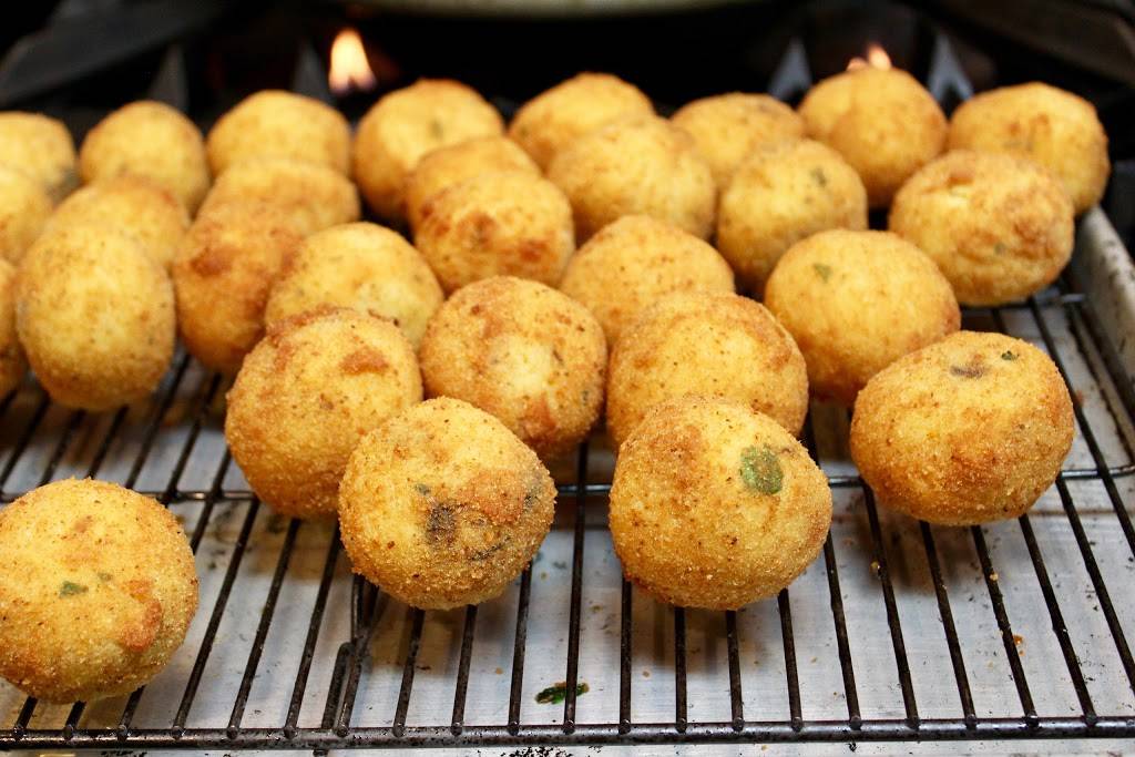 The Gold Mirror Italian Restaurant | restaurant | 800 Taraval, San Francisco, CA 94116, USA | 4155640401 OR +1 415-564-0401