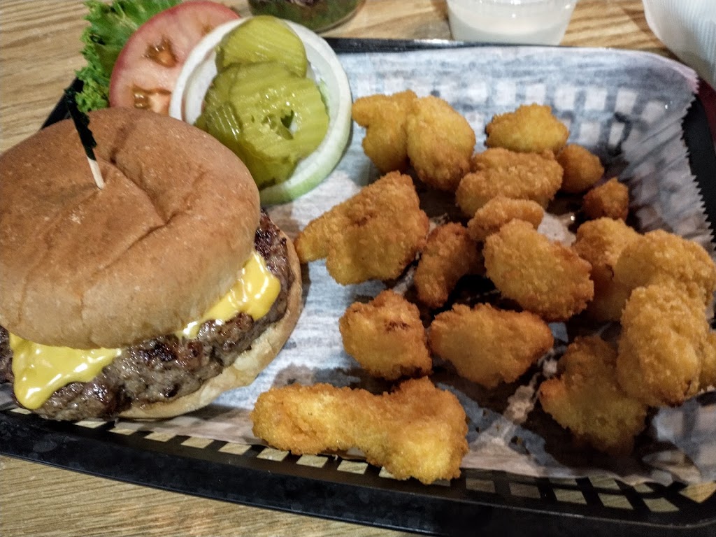 Hiawathas First Street Bar | restaurant | 602 1st St, Hiawatha, KS 66434, USA | 7857423692 OR +1 785-742-3692