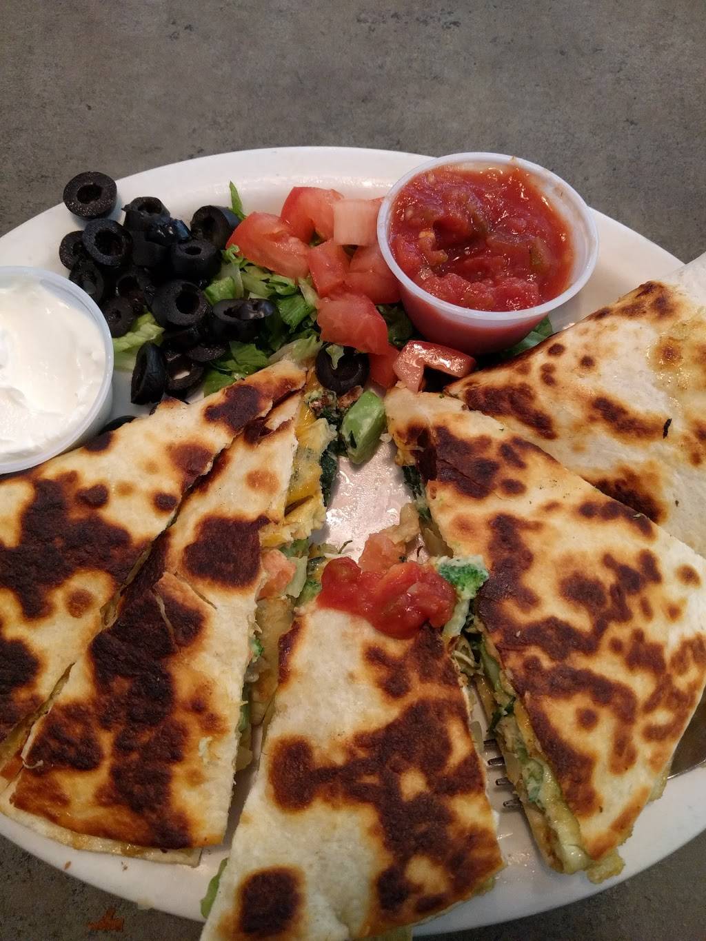 The Landmark Family Restaurant | restaurant | 825 Fairport Rd, East Rochester, NY 14445, USA | 5853489177 OR +1 585-348-9177