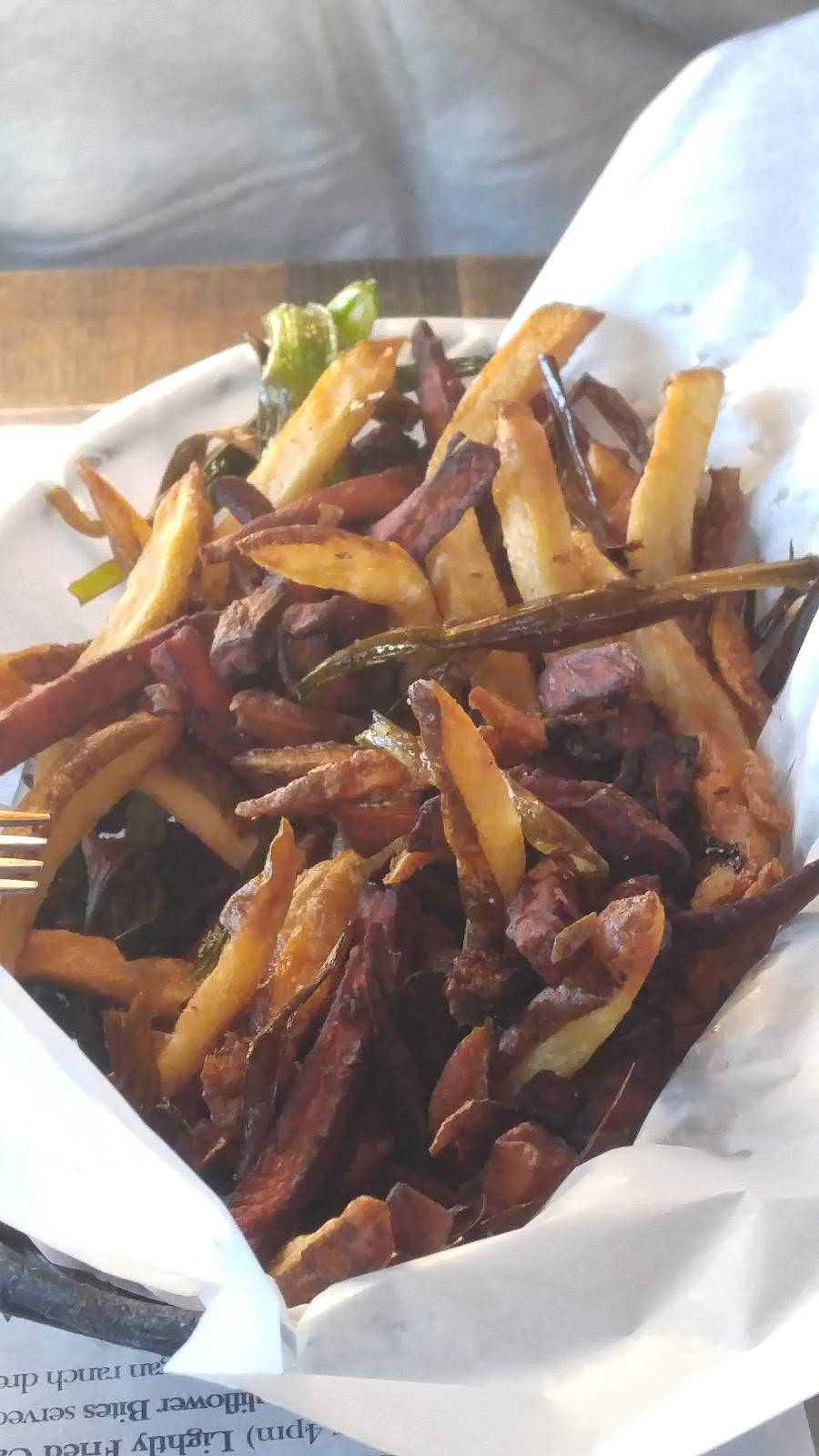 Dock Street Brewing Co | restaurant | 701 S 50th St, Philadelphia, PA 19143, USA | 2157262337 OR +1 215-726-2337