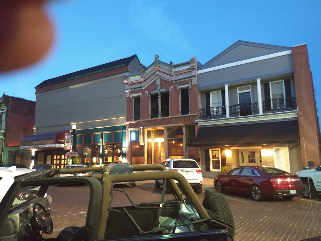 Crooners Lounge | restaurant | 117 S Main St #1414, Fort Scott, KS 66701, USA | 6202249787 OR +1 620-224-9787