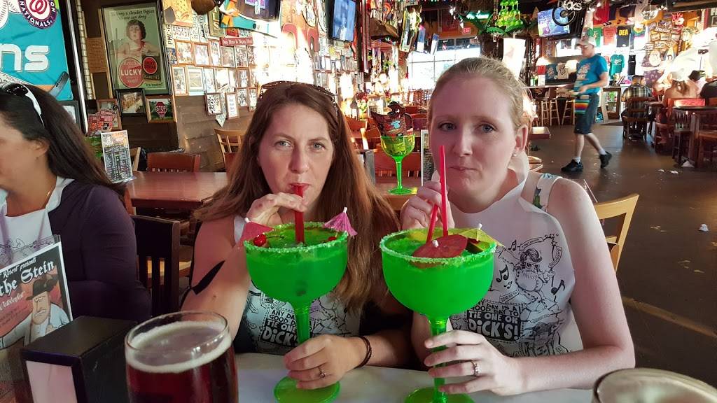 Dicks Last Resort Restaurant & Bar | restaurant | 8201 Vineland Ave, Orlando, FL 32821, USA | 3213293002 OR +1 321-329-3002