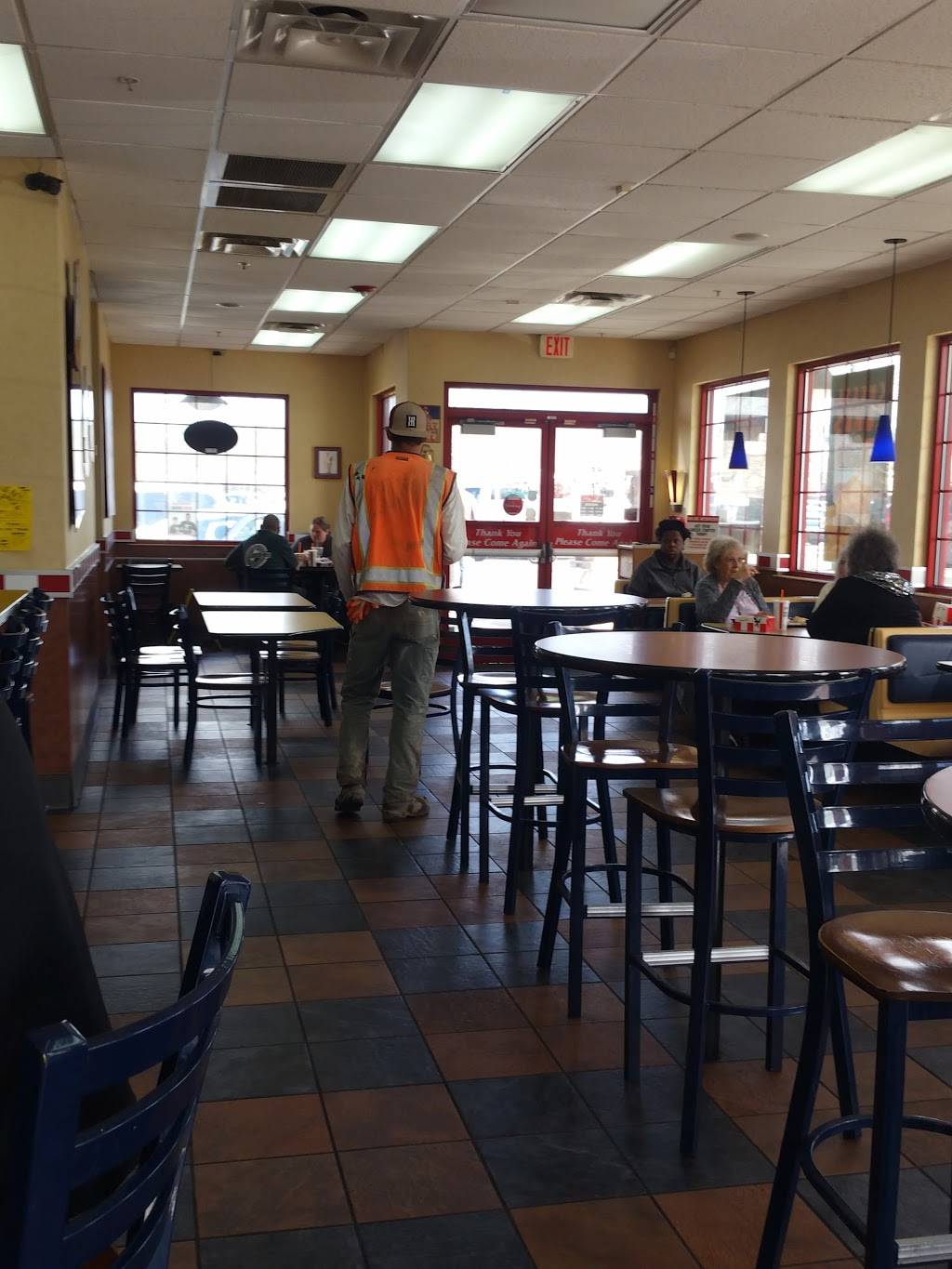 A&W | restaurant | 6610 Hembree Ln, Windsor, CA 95492, USA | 7078378885 OR +1 707-837-8885
