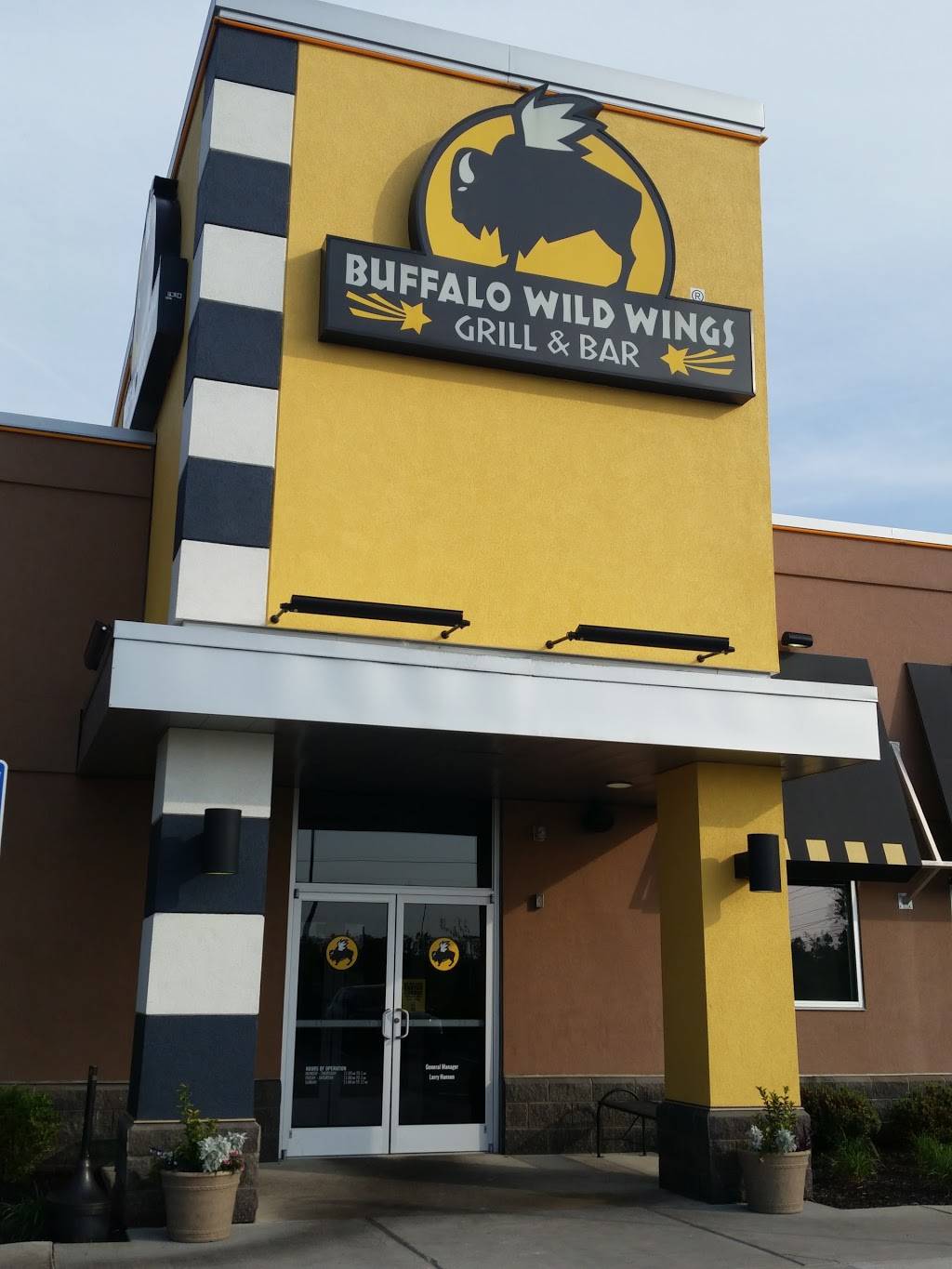 Buffalo Wild Wings | meal takeaway | 120 Robert C Daniel Jr Pkwy, Augusta, GA 30909, USA | 7067361778 OR +1 706-736-1778