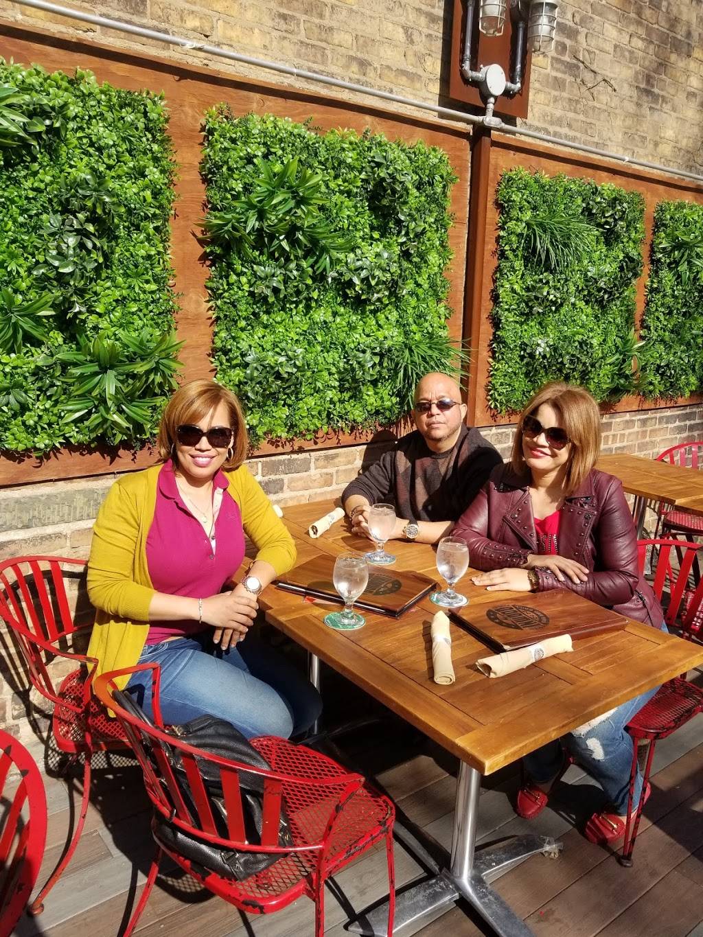 Inwood Bar & Grill | restaurant | 4892 Broadway, New York, NY 10034, USA | 2123043704 OR +1 212-304-3704