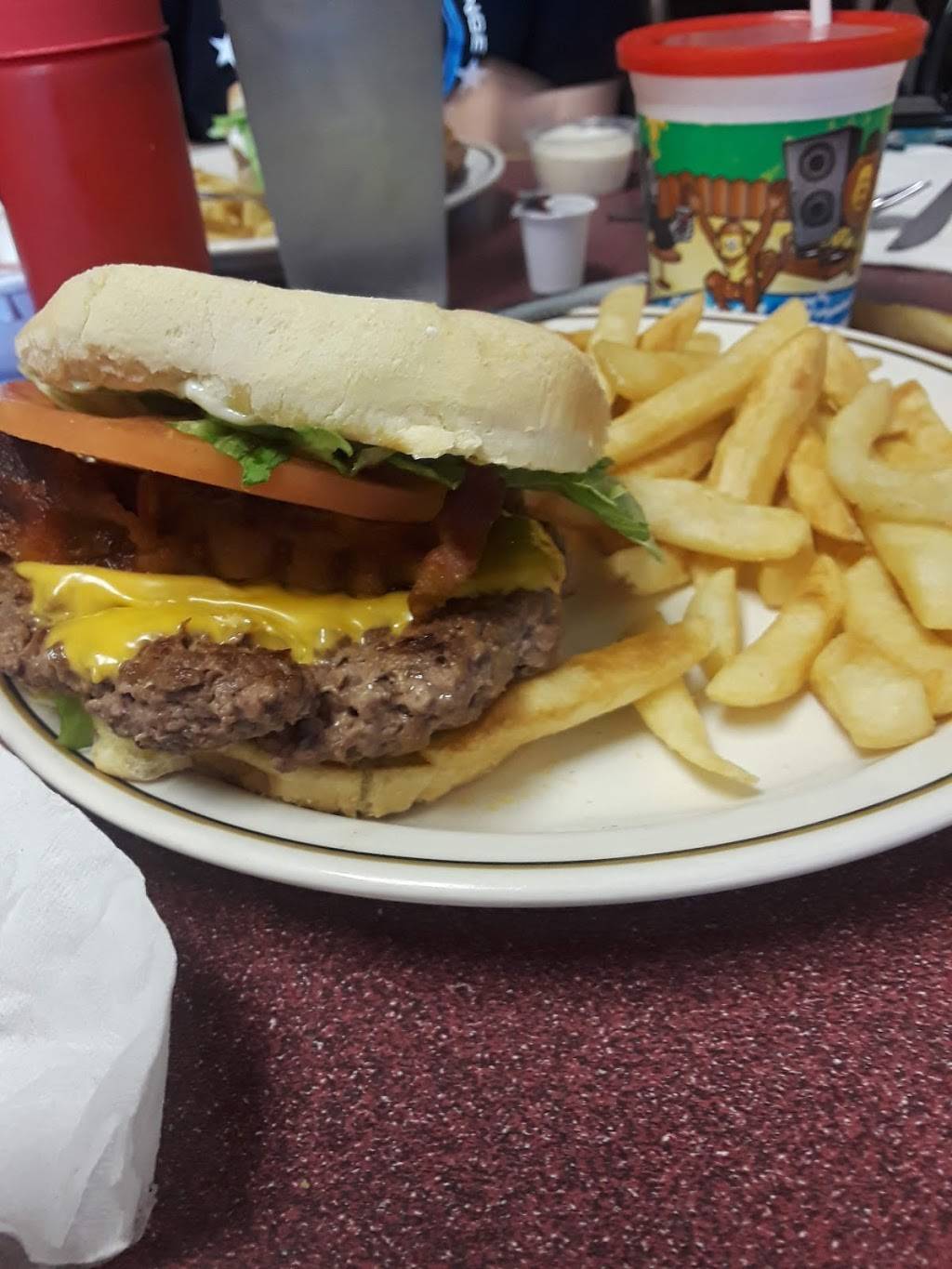 Megans Family Restaurant | restaurant | 266 W Main St, Ravenna, OH 44266, USA | 3302359143 OR +1 330-235-9143