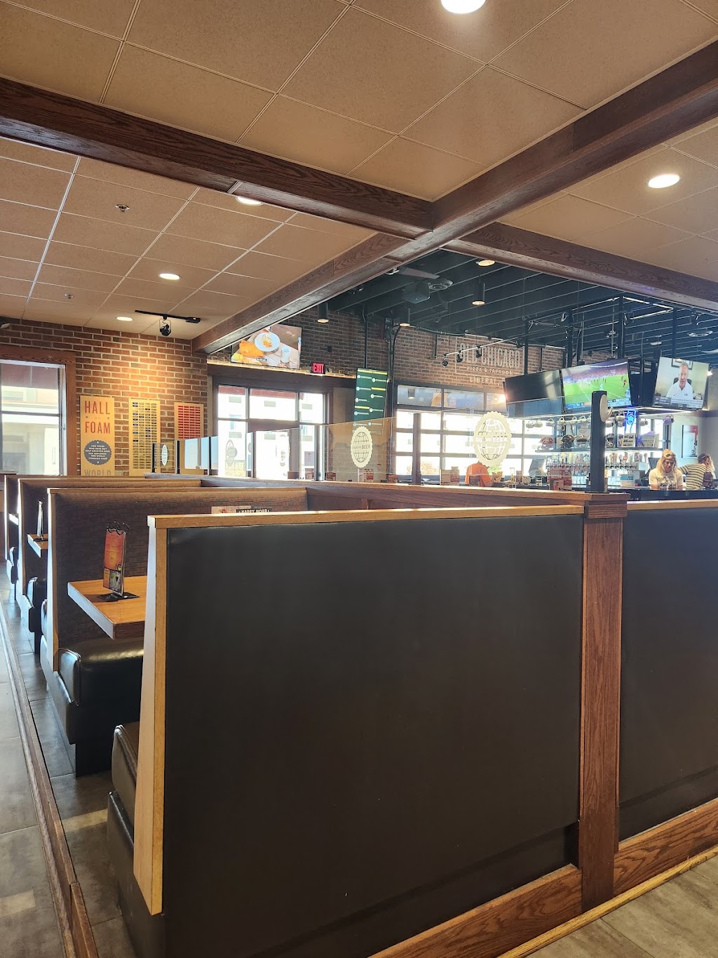 Old Chicago Pizza + Taproom | restaurant | 2867 Centennial Blvd, Liberal, KS 67901, USA | 6206242495 OR +1 620-624-2495