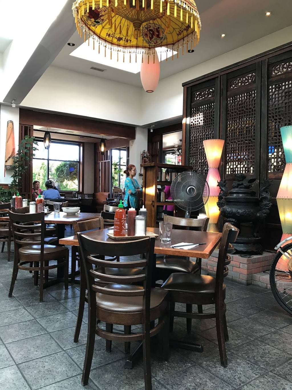 Pho Van 82nd | restaurant | 1919 SE 82nd Ave, Portland, OR 97216, USA | 5037885244 OR +1 503-788-5244