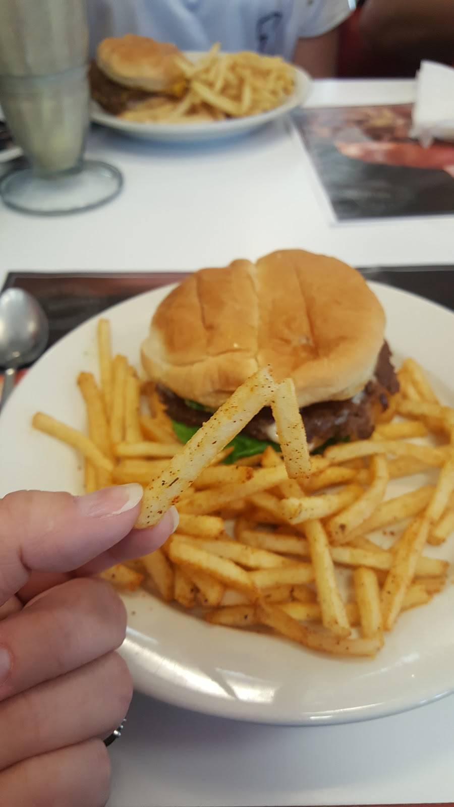 Steak n Shake | restaurant | 500 E Emory Rd, Powell, TN 37849, USA | 8659477066 OR +1 865-947-7066