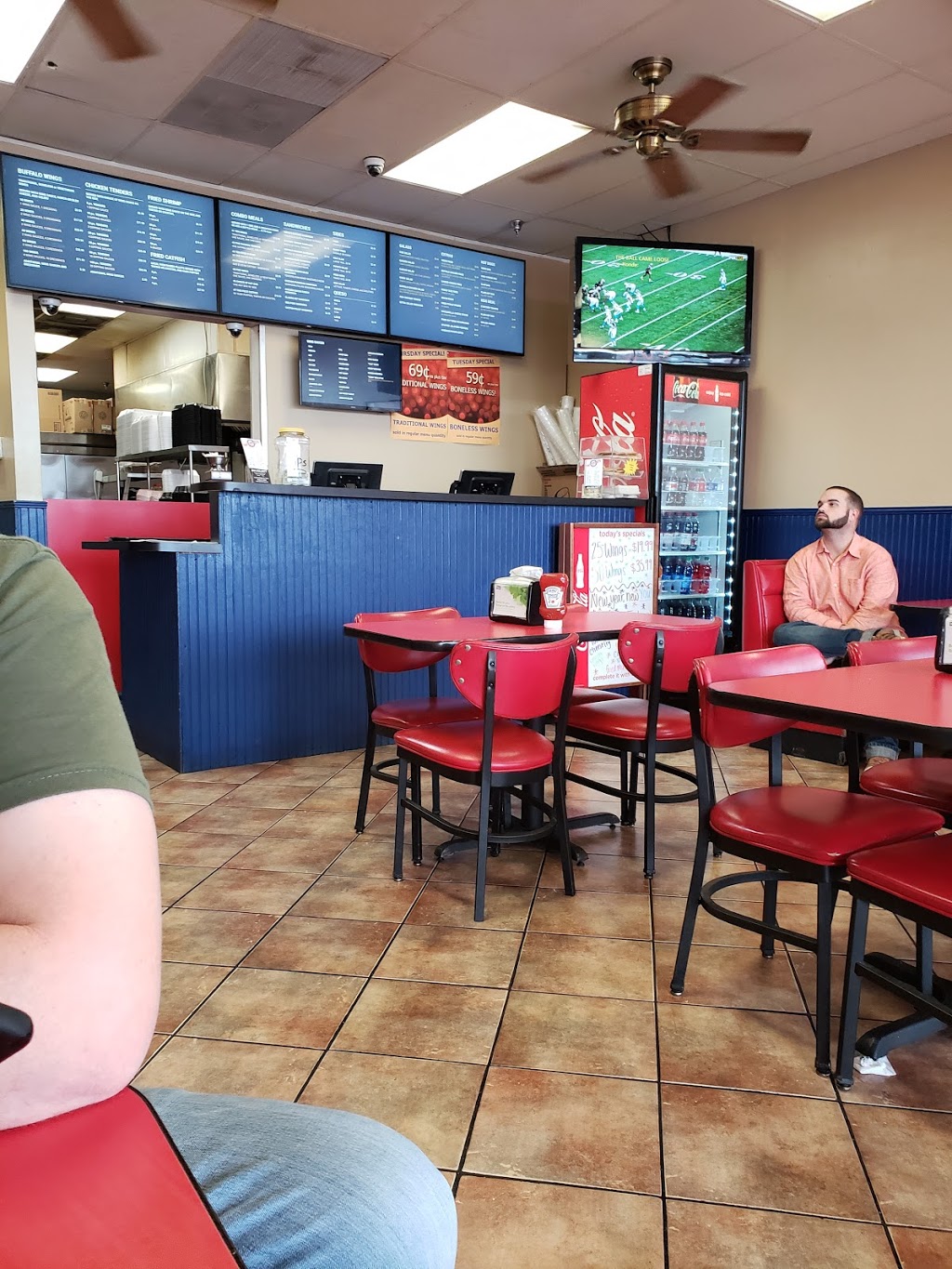 Wemos Famous Wings | restaurant | 312 Schillinger Rd S, Mobile, AL 36608, USA | 2516335877 OR +1 251-633-5877