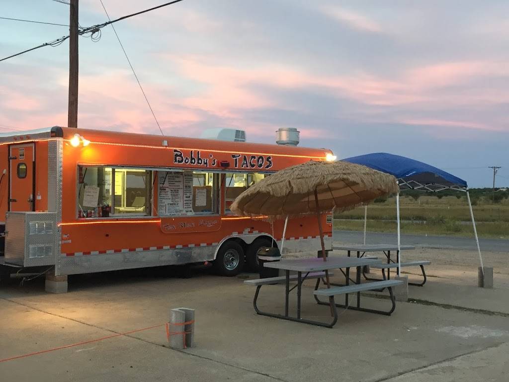 Bobbys Tacos | restaurant | 16408 S Interstate Hwy 35, Dilley, TX 78017, USA | 8309630080 OR +1 830-963-0080