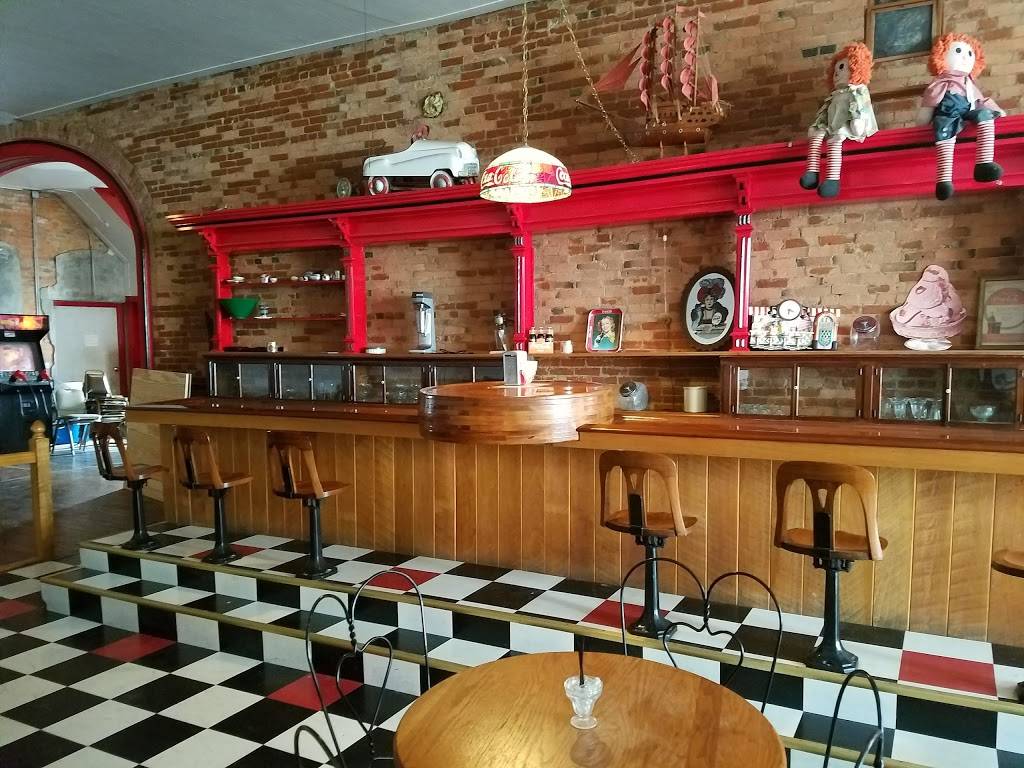 Fat Heads Family Restaurant | restaurant | 218 Washington St, Republic, OH 44867, USA | 4195854263 OR +1 419-585-4263