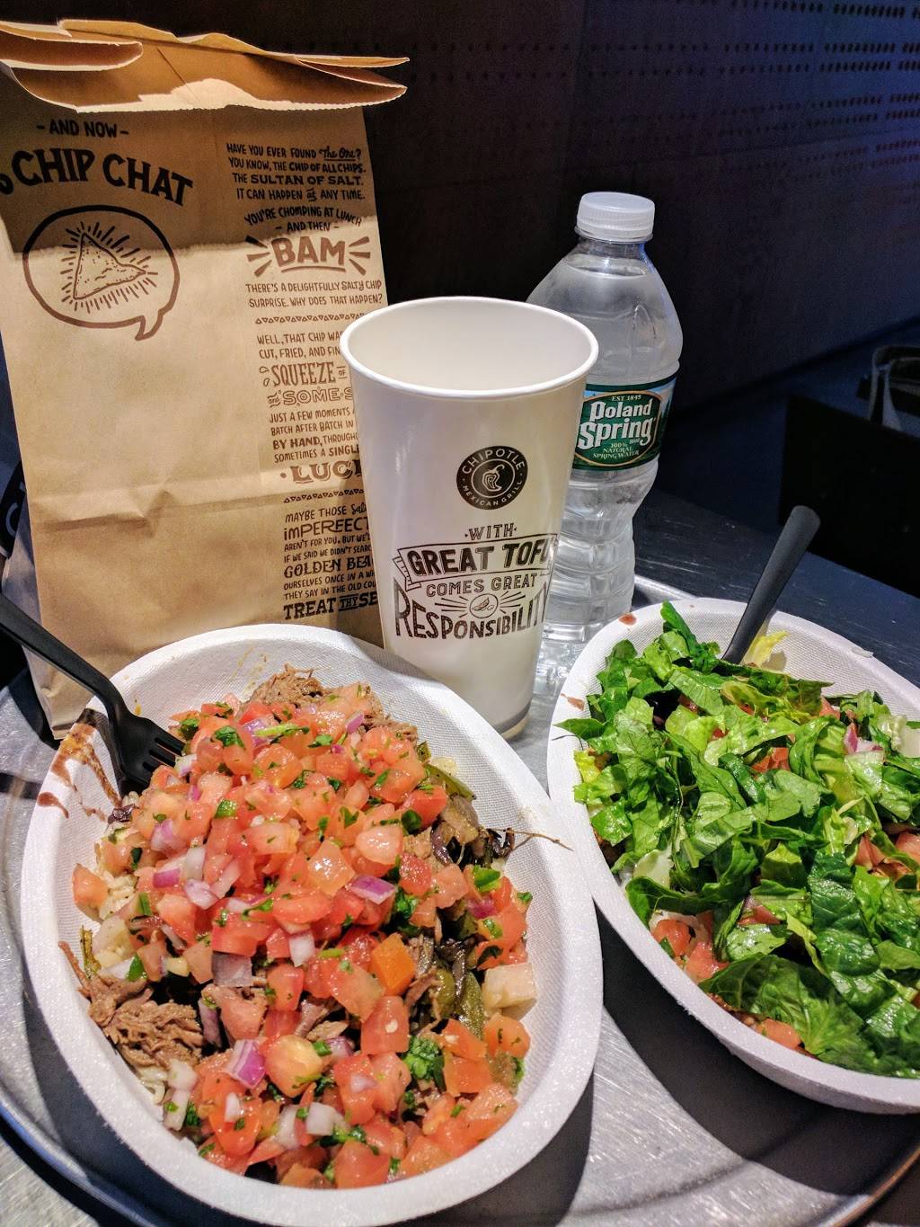 Chipotle Mexican Grill | restaurant | 371 Putnam Pike, Smithfield, RI 02917, USA | 4012336701 OR +1 401-233-6701