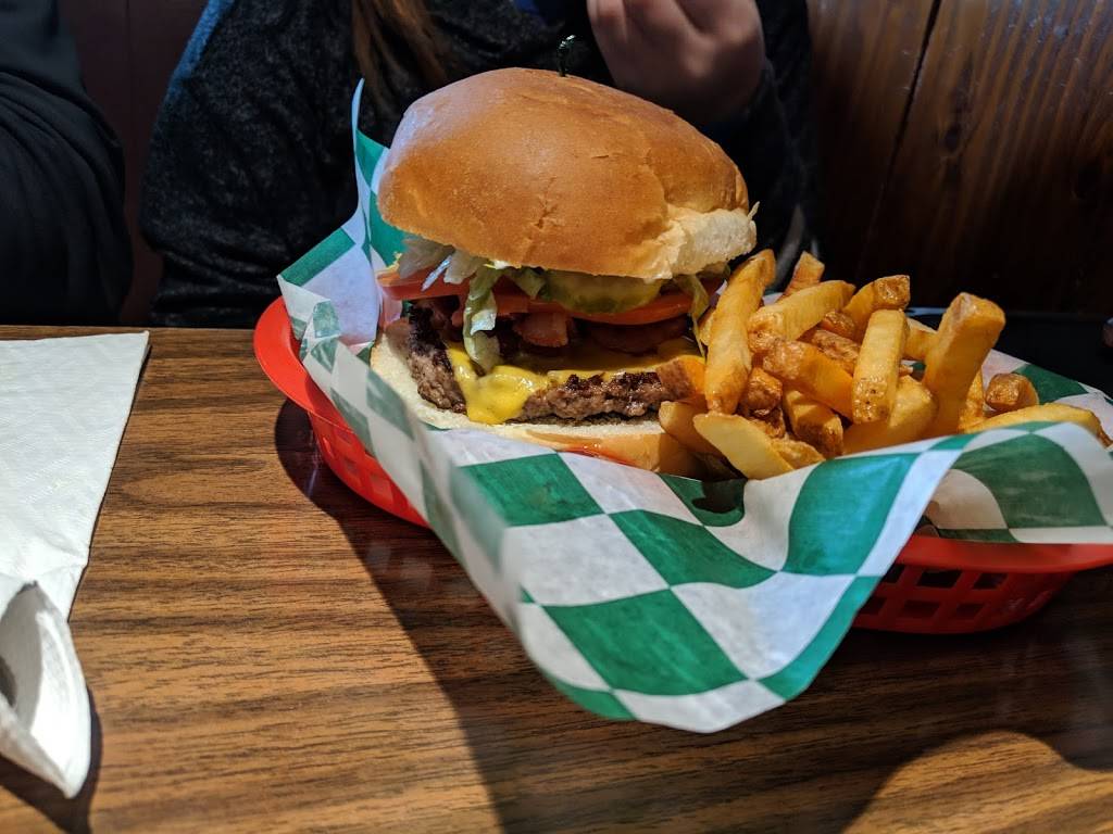 Freddies Tavern | restaurant | 705 S Adams St, Mt Pleasant, MI 48858, USA | 9897732180 OR +1 989-773-2180