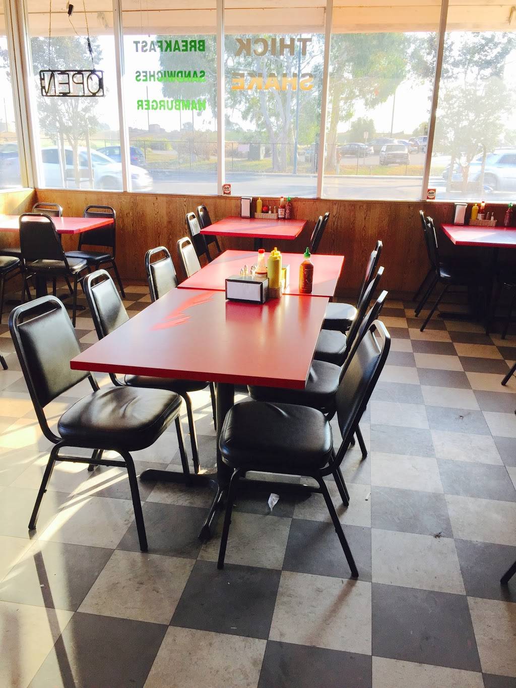 Giant Burger | restaurant | 750 Doolittle Dr, San Leandro, CA 94577, USA | 5106356611 OR +1 510-635-6611