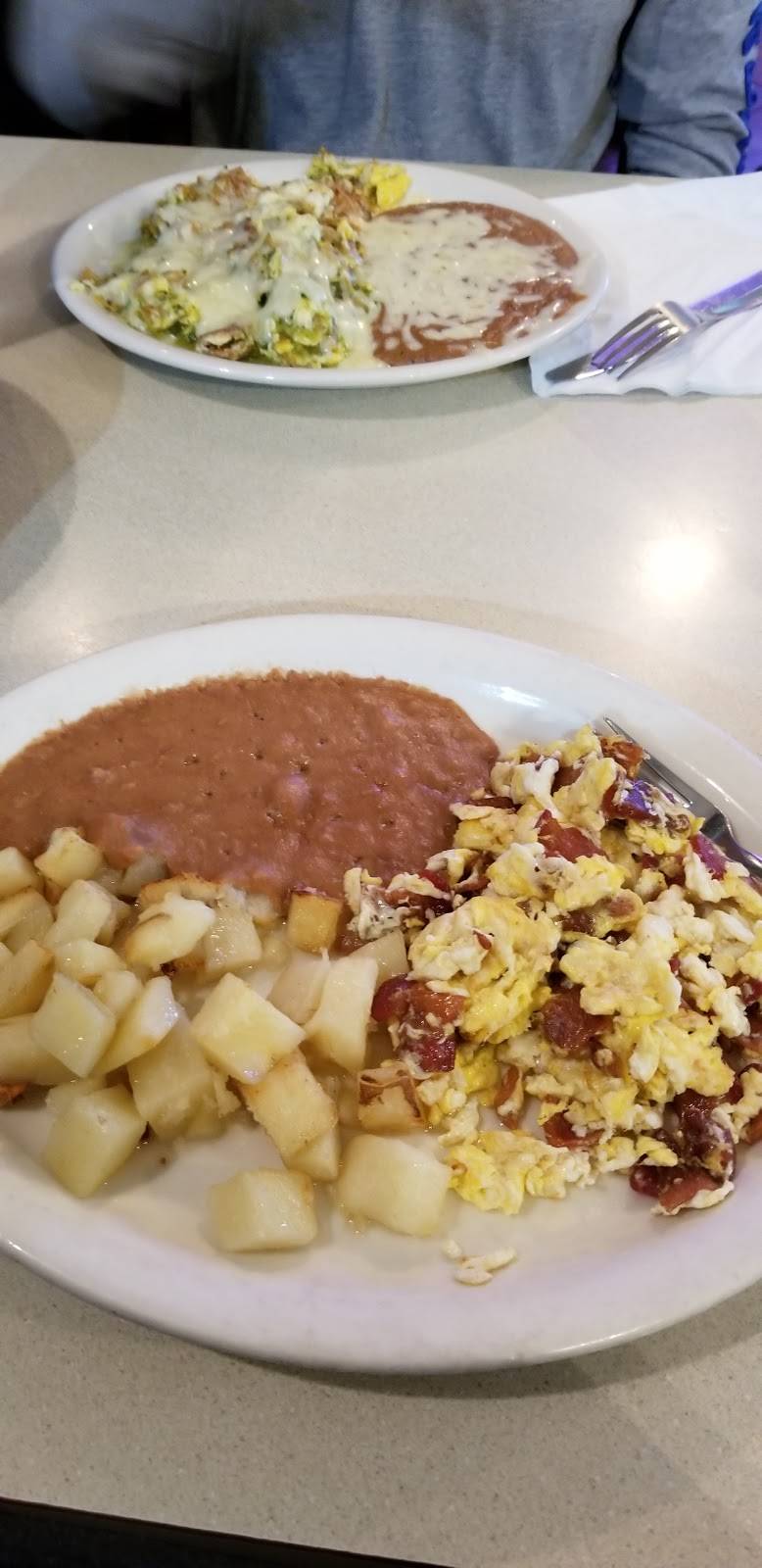 Dos Molinas Mexican Restaurant | restaurant | 404 NW 25th St, Fort Worth, TX 76164, USA | 8176269394 OR +1 817-626-9394