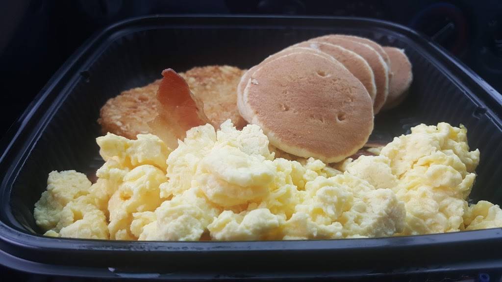 Jack in the Box | restaurant | 2916 E Berry St, Fort Worth, TX 76105, USA | 8175362616 OR +1 817-536-2616