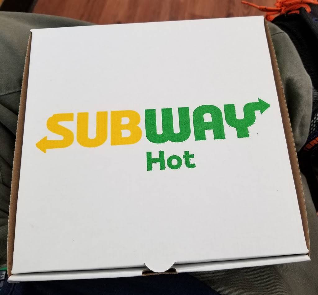 Subway | meal takeaway | 15700 Metcalf Ave, Overland Park, KS 66223, USA | 9138515136 OR +1 913-851-5136