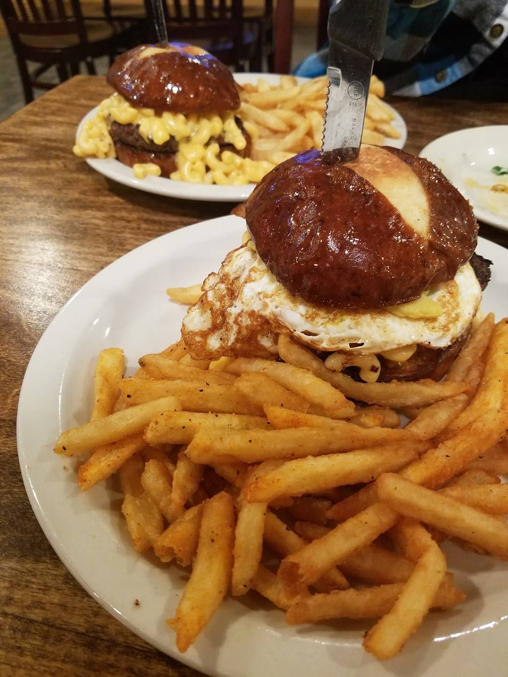 Barry Dyngles Pub | restaurant | 1601 S Raccoon Rd, Youngstown, OH 44515, USA | 3302594788 OR +1 330-259-4788