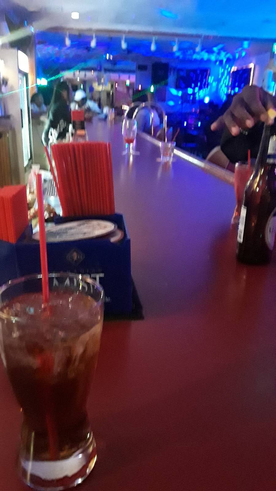 19th Hole | restaurant | 303 E Tillman Rd, Fort Wayne, IN 46816, USA | 2603875428 OR +1 260-387-5428