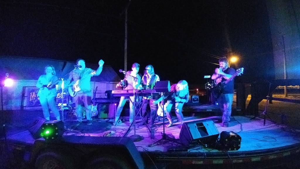 Hunters Restaurant Lounge | restaurant | 311 Midland St, Waco, NE 68460, USA | 4027285613 OR +1 402-728-5613