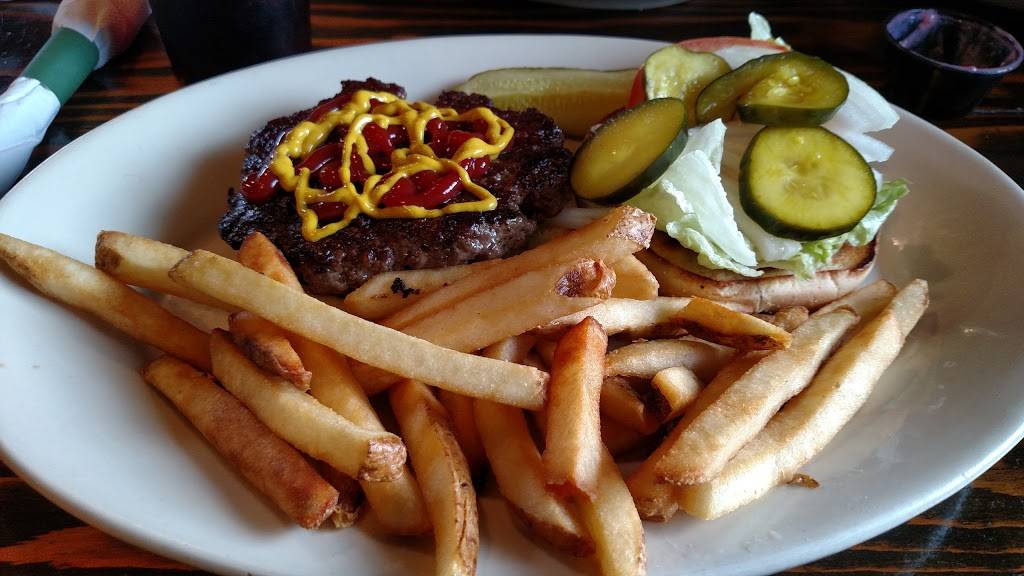 CJs Sports Grill | restaurant | 201 N Mable St, Pinconning, MI 48650, USA | 9892002255 OR +1 989-200-2255
