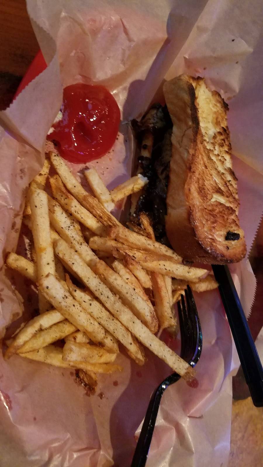 Hole In The Wall Tavern | restaurant | 9821 SW 184th St, Palmetto Bay, FL 33157, USA | 3052333225 OR +1 305-233-3225