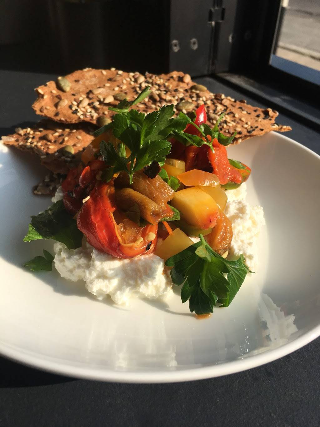 Daisies | restaurant | 2523 N Milwaukee Ave, Chicago, IL 60647, USA | 7736611671 OR +1 773-661-1671