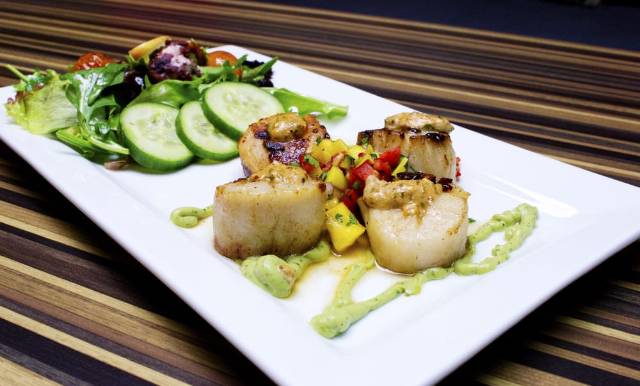 Penumbra Restaurant & Wine Bar | restaurant | 3309 W Fullerton Ave, Chicago, IL 60647, USA | 7737722343 OR +1 773-772-2343