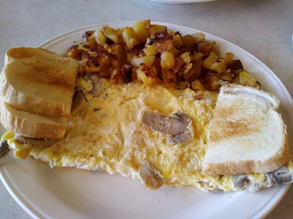 Town & Country Restaurant | restaurant | 5025 E Main Street Rd, Batavia, NY 14020, USA | 5853433304 OR +1 585-343-3304