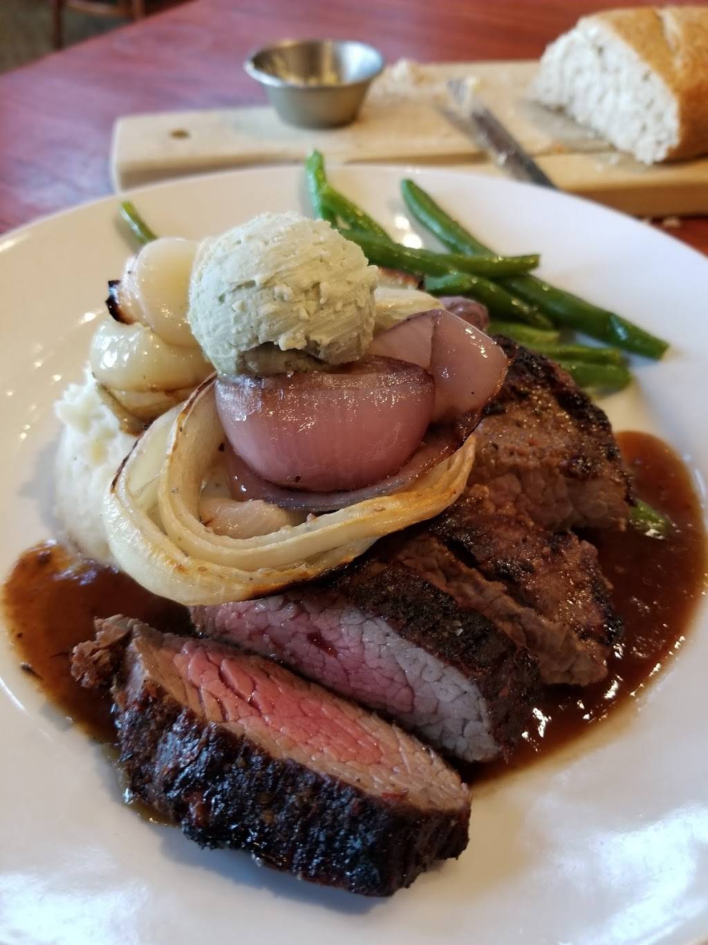 Fieldstone Grill | restaurant | 3970 W Centre Ave, Portage, MI 49024, USA | 2693218480 OR +1 269-321-8480