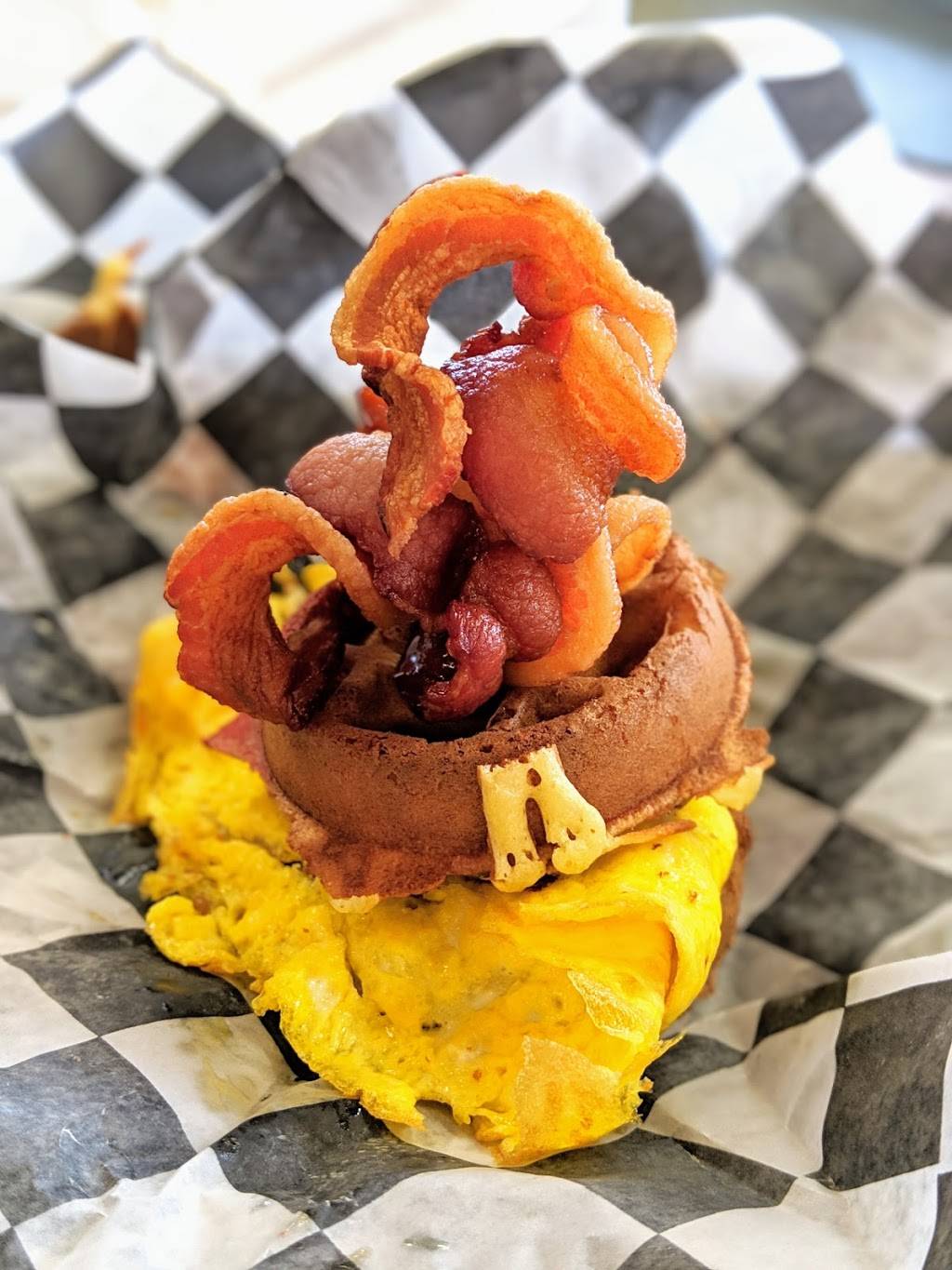 The South Chicken & Waffles Express | restaurant | 13980 Nacogdoches Rd, San Antonio, TX 78217, USA | 2102570018 OR +1 210-257-0018